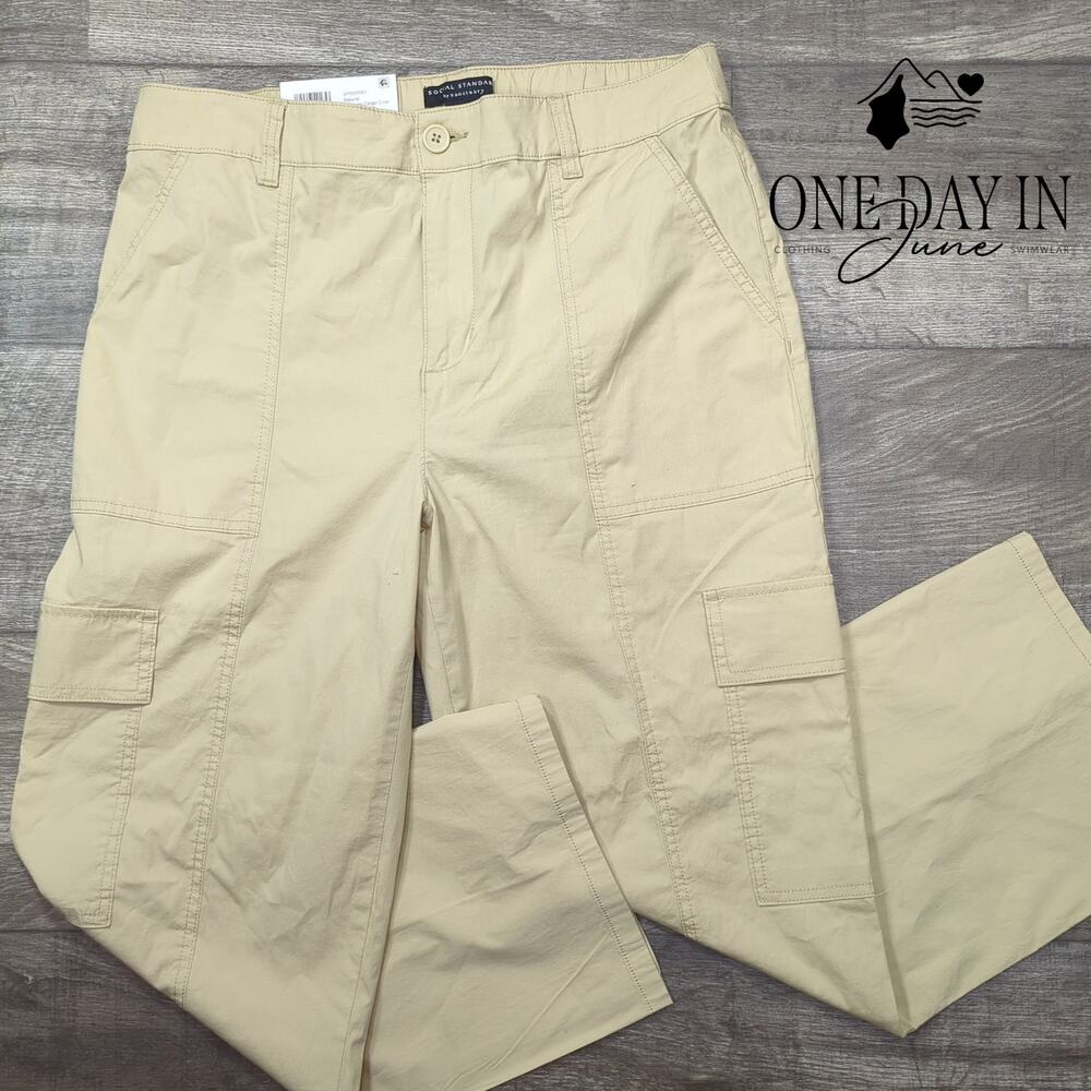 Social Standard by Sanctuary Portside Cargo Crop Pants Natural NWT Size XL
